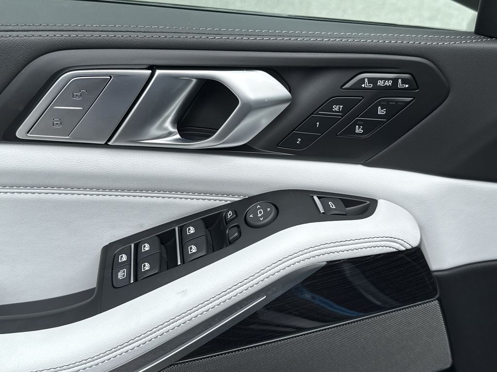 Thumbnail: 2027 BMW X7 - 13