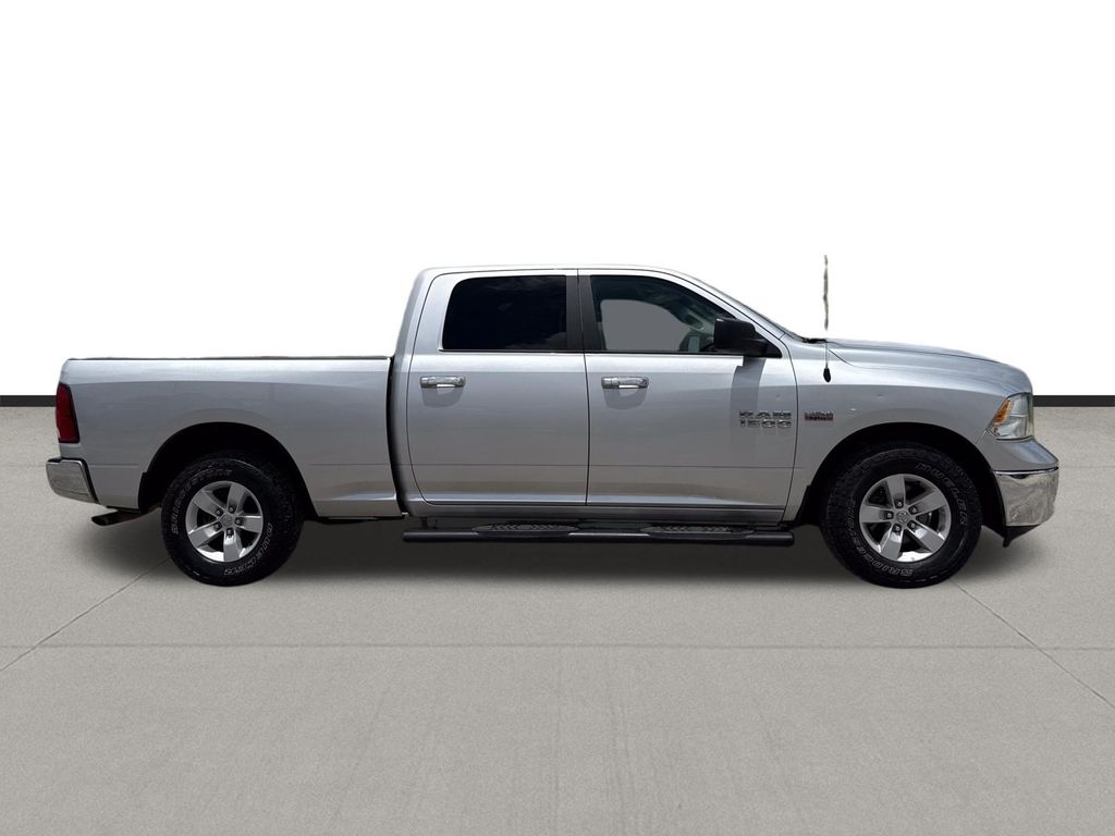 2017 Ram 1500 SLT - 3