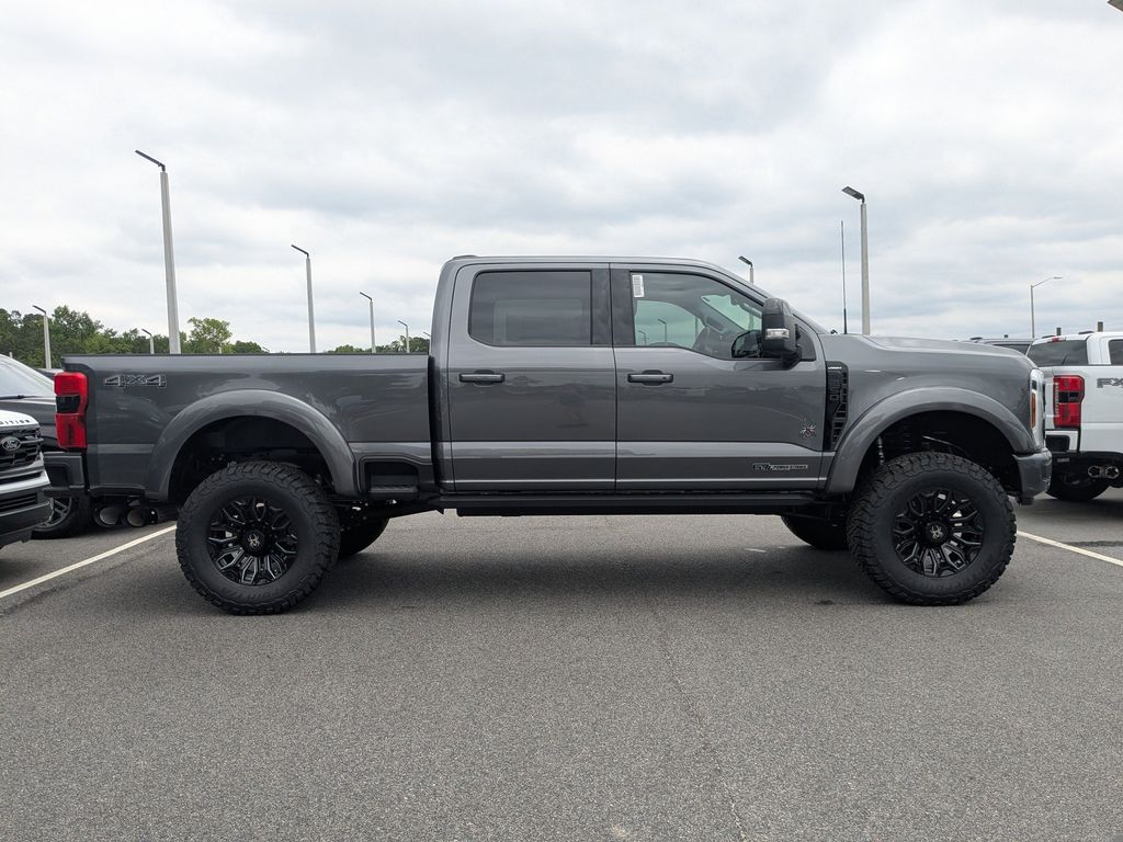 2026 Ford F-250 Super Duty Black Widow