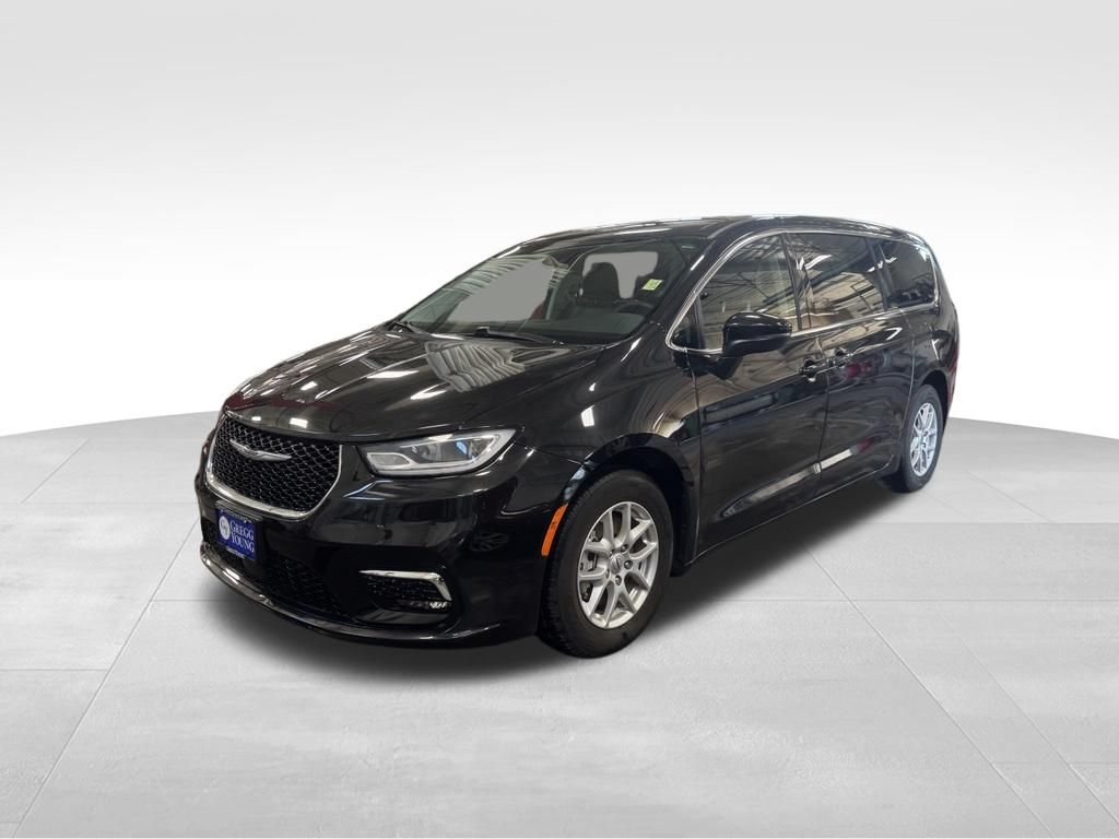 Used 2023 Chrysler Pacifica Van