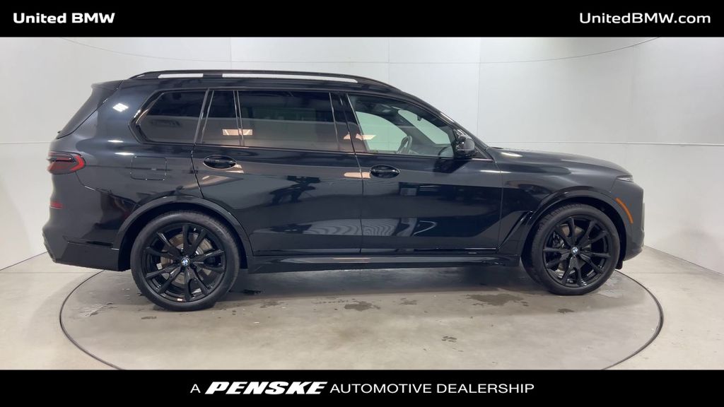 2025 BMW X7 M60i 9