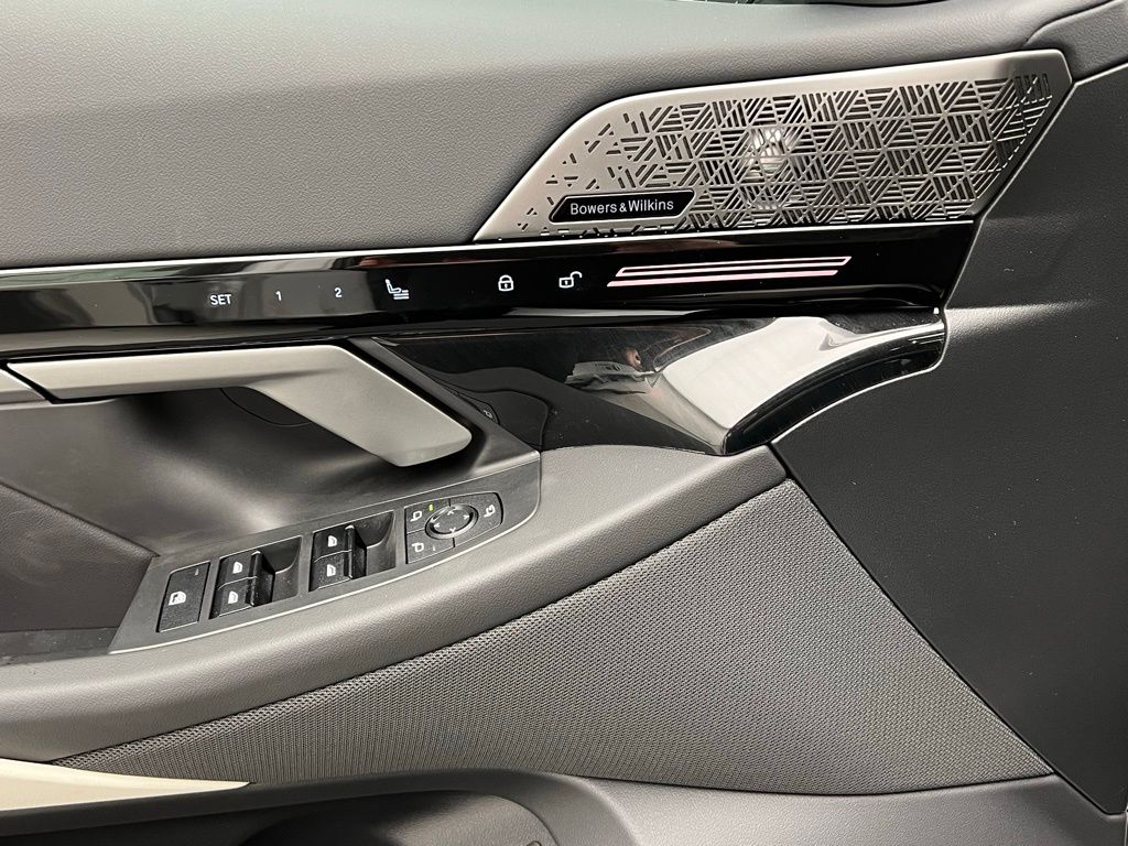 2025 BMW 5 Series 530i 21