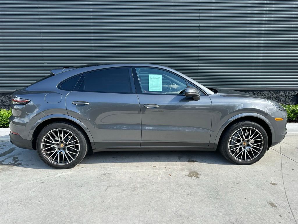 2022 Porsche   8
