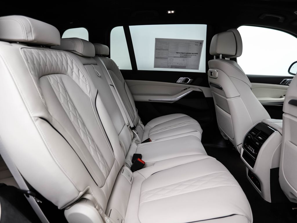 Thumbnail: 2026 BMW X7 - 29