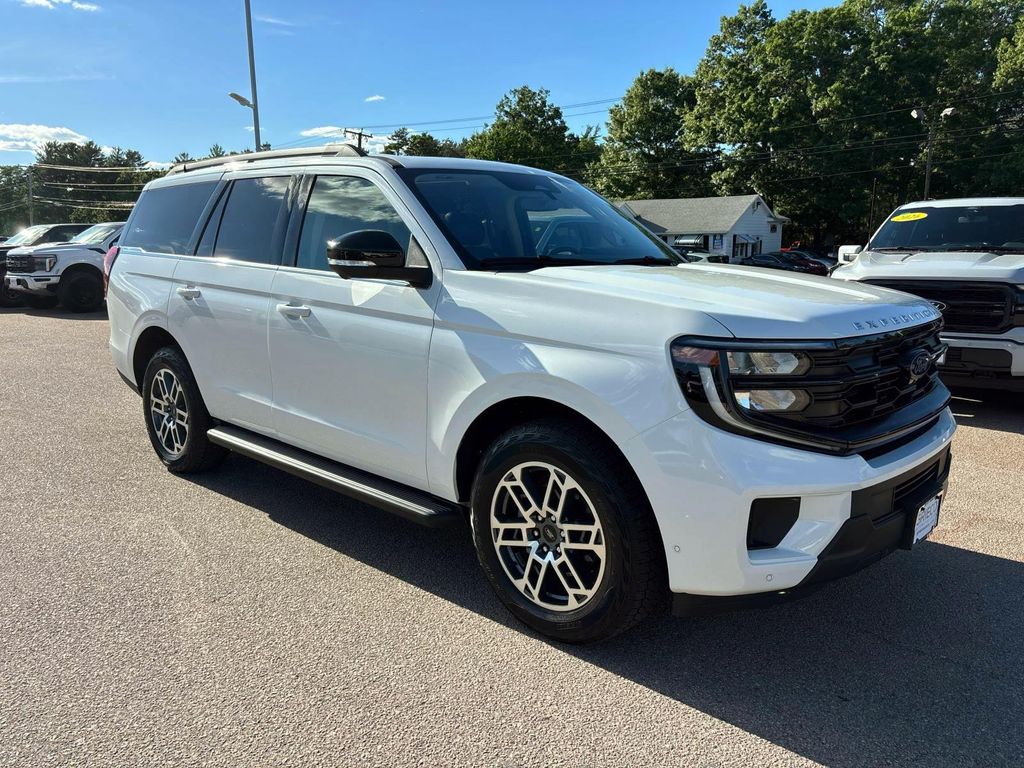 White Metallic 2025 Ford Expedition SUV / Crossover Four-Wheel Drive Automatic