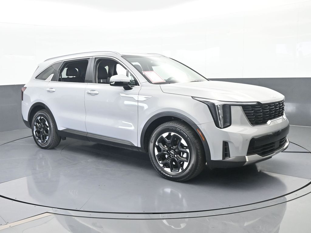 Used 2025 Wolf Gray Kia S image 8