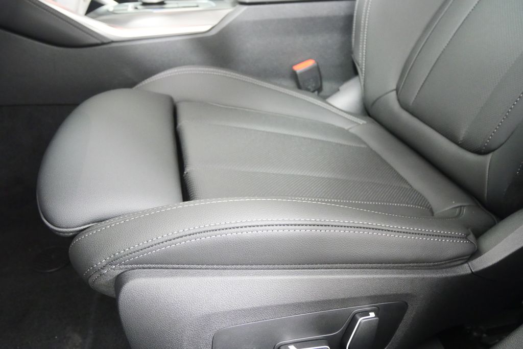 Thumbnail: 2026 BMW i4 - 10