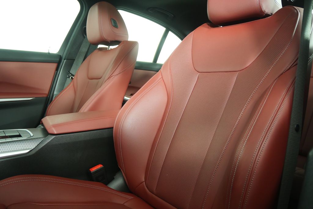 Thumbnail: 2025 BMW 3 Series - 10