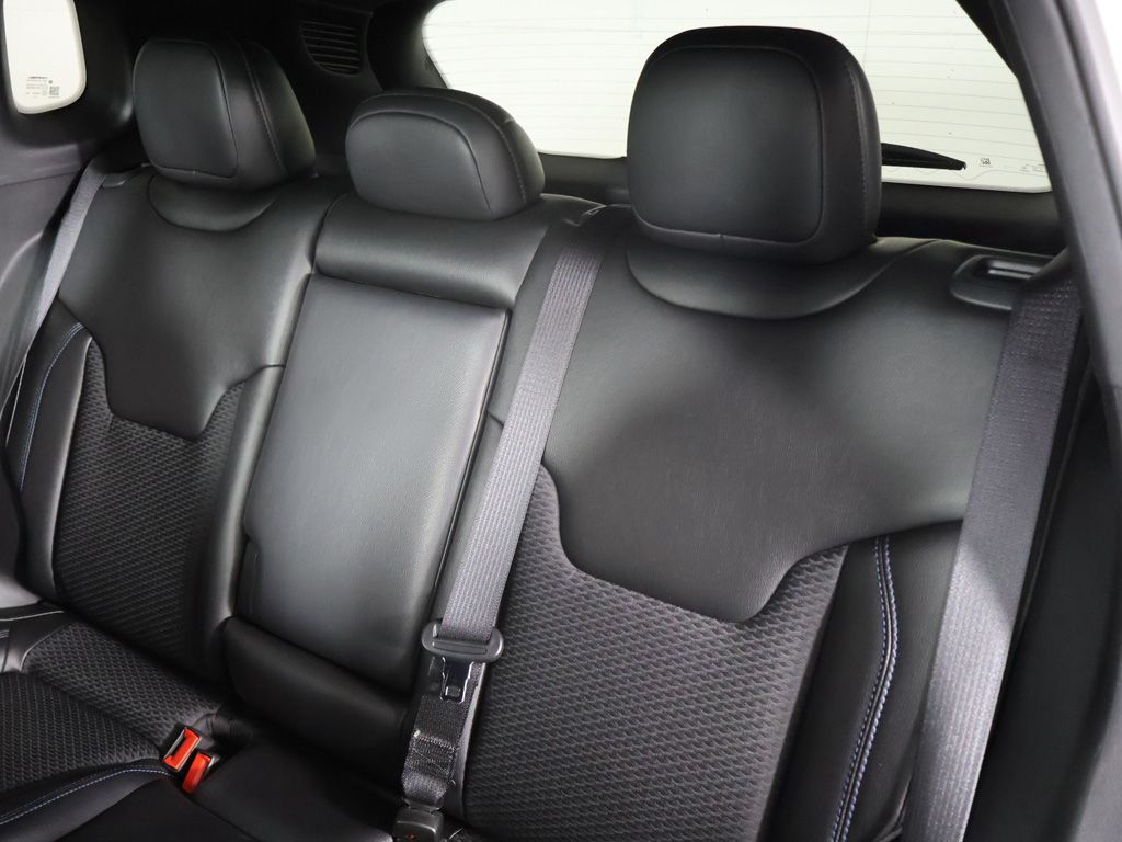 Used 2025 White Jeep Latitude image 30