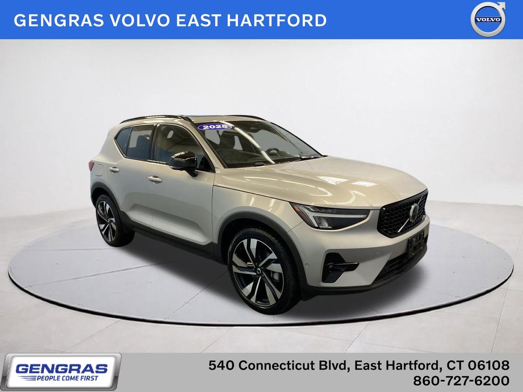 2025 Volvo XC40 B5 Plus Dark Theme AWD