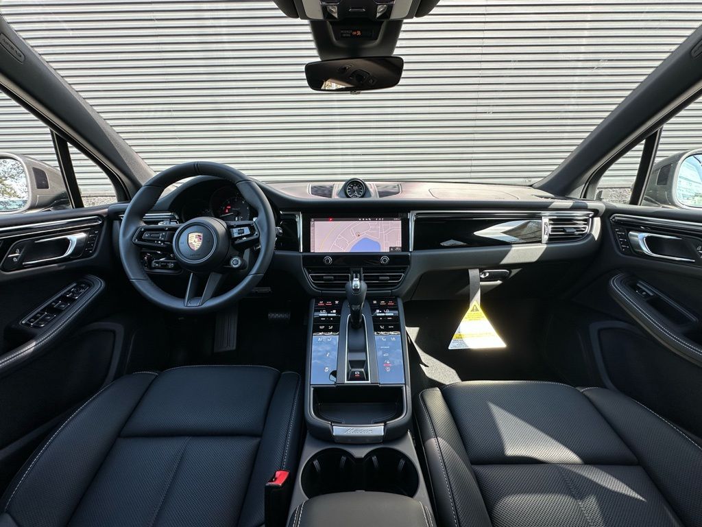 Thumbnail: 2026 Porsche Macan - 6