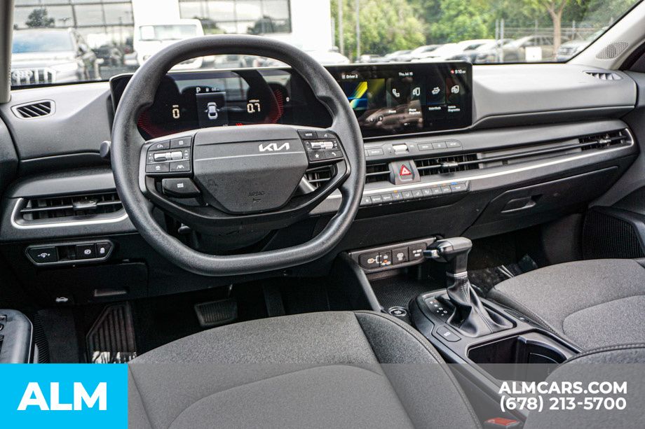 Used 2025 White Kia LXS image 26
