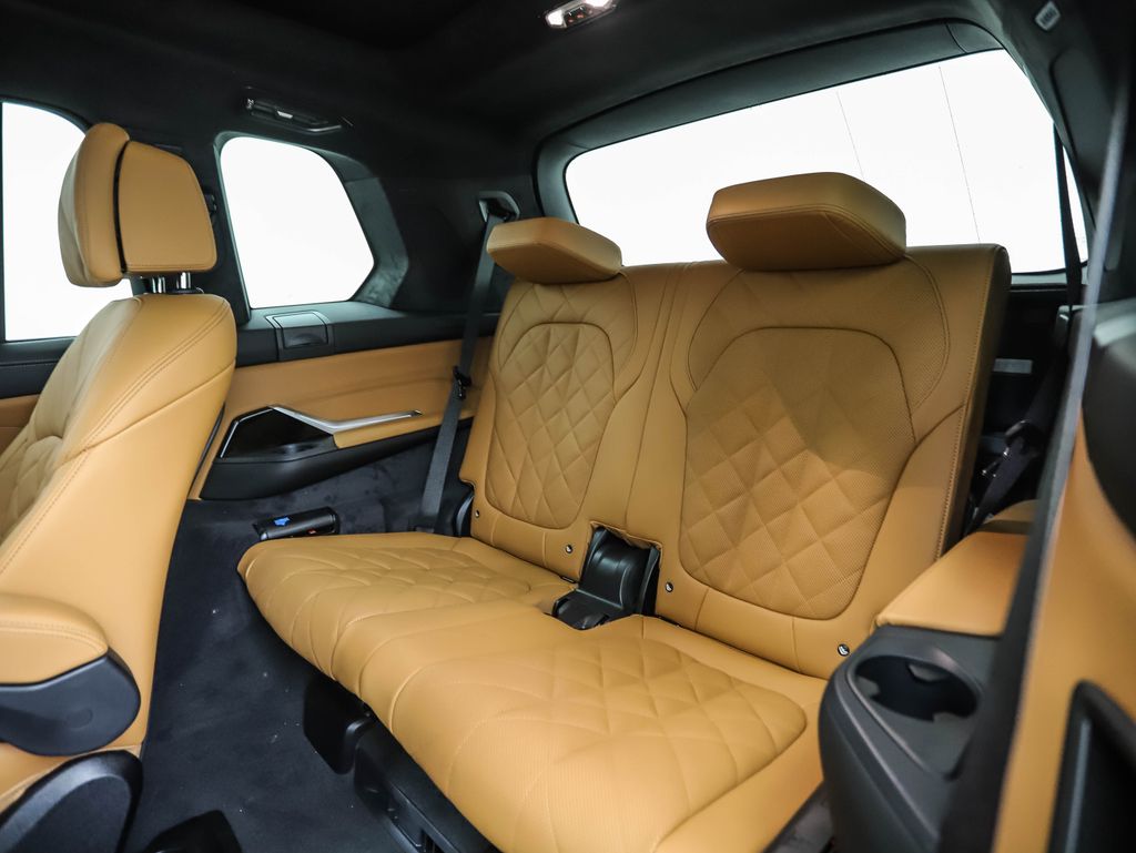 Thumbnail: 2026 BMW X7 - 23