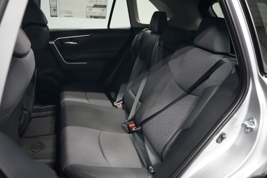 2025 Toyota RAV4 XLE 29