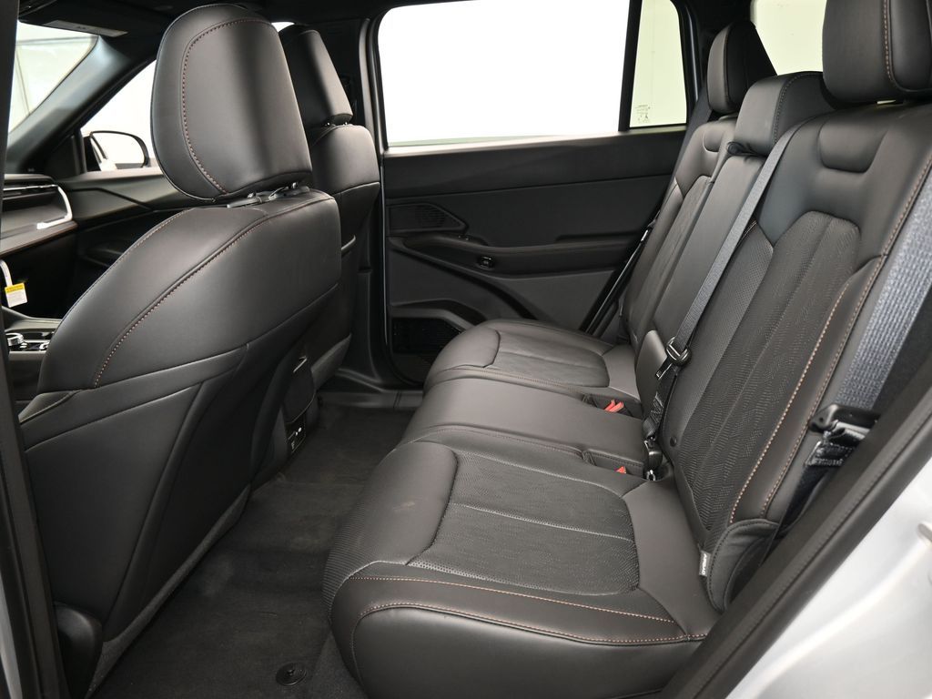 New 2026 Silver Zynith Clearcoat Jeep Overland image 31