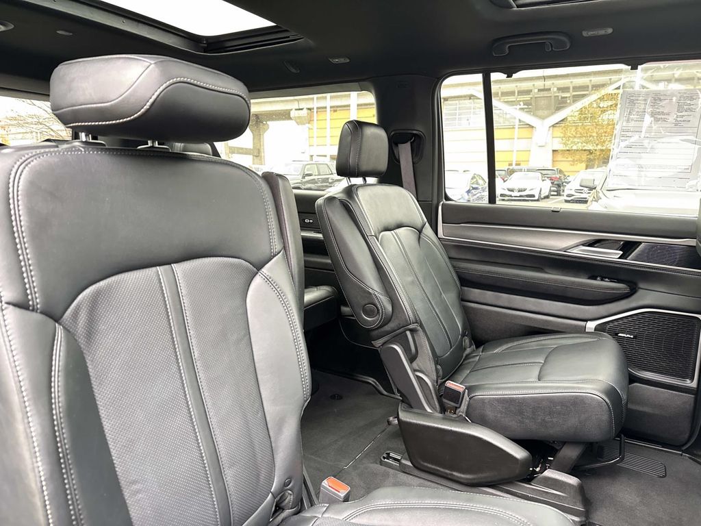 Thumbnail: 2025 Jeep Wagoneer - 26