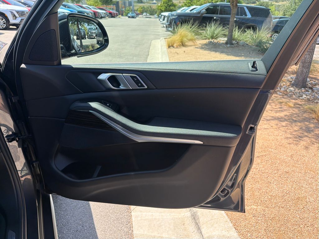 Used 2019 Gray BMW xDrive40i image 39