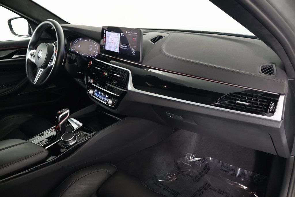 Thumbnail: 2022 BMW M5 - 9