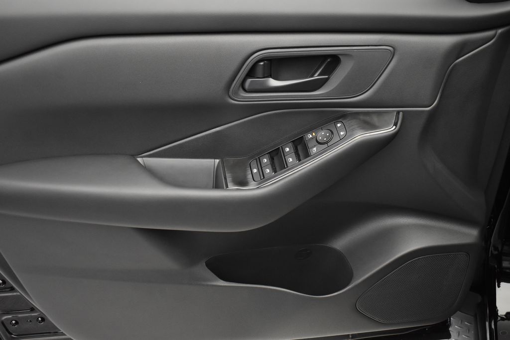 Thumbnail: 2026 Nissan Rogue - 10