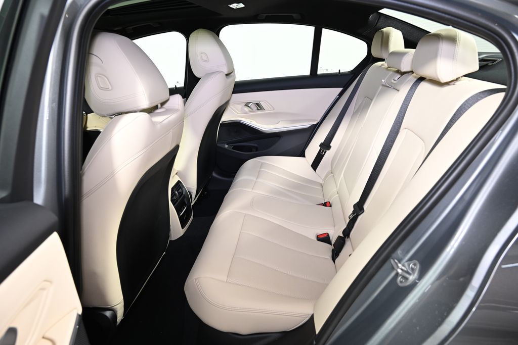 Thumbnail: 2025 BMW 3 Series - 24