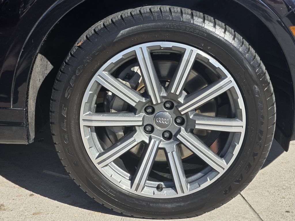 used 2018 Audi Q7 car, priced at $19,492