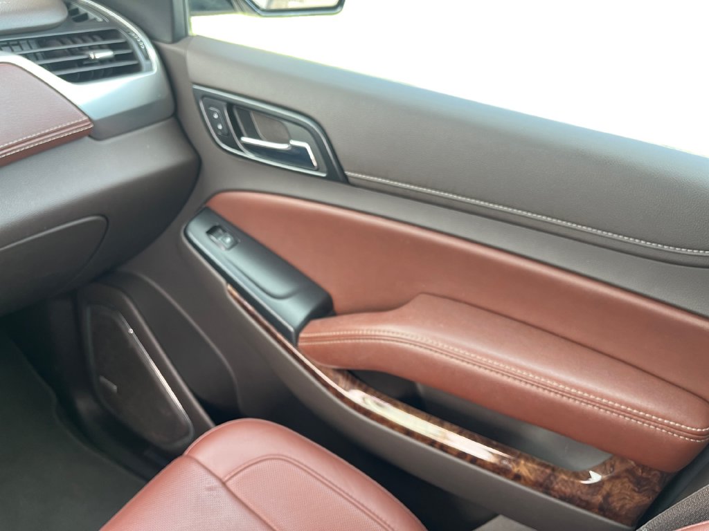 2017 Chevrolet Suburban #26