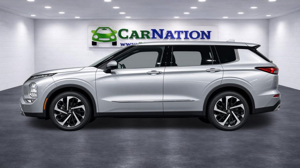 Photo 2 of 2022 Mitsubishi Outlander SE