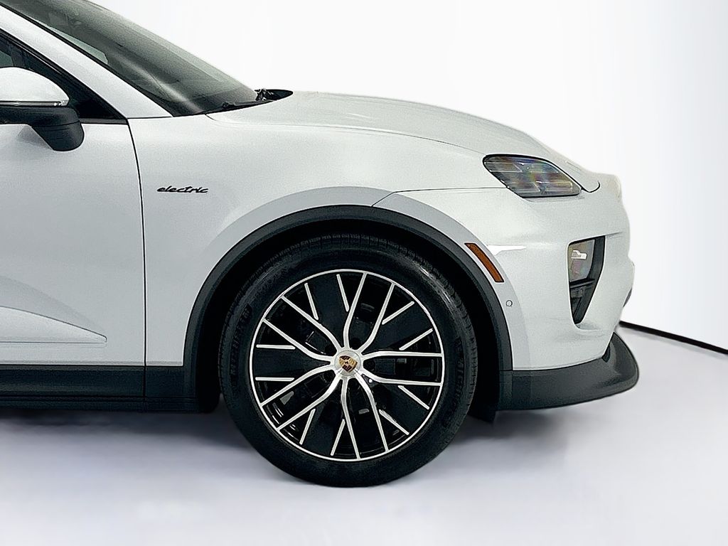 Thumbnail: 2026 Porsche Macan - 11