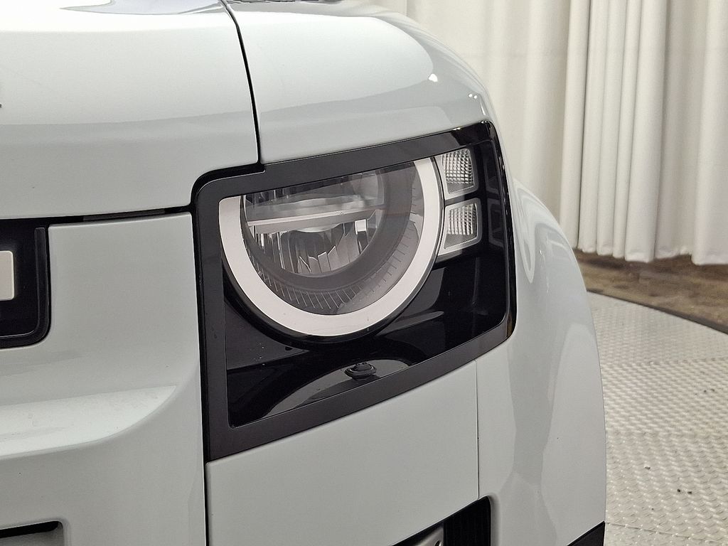 Thumbnail: 2021 Land Rover Defender - 9