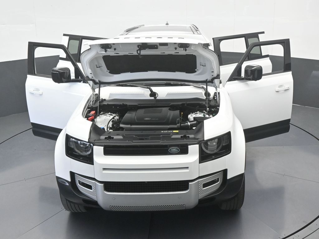 Used 2025 White Land Rover S image 88