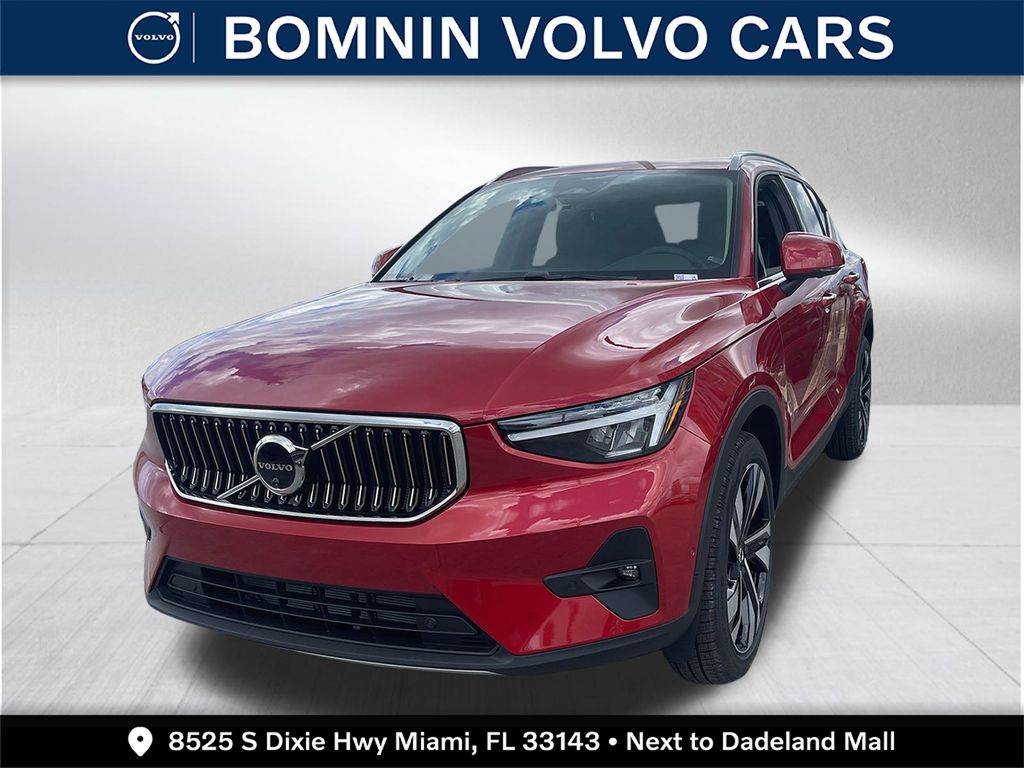 2025 Volvo XC40 B5 Plus Bright Theme photo