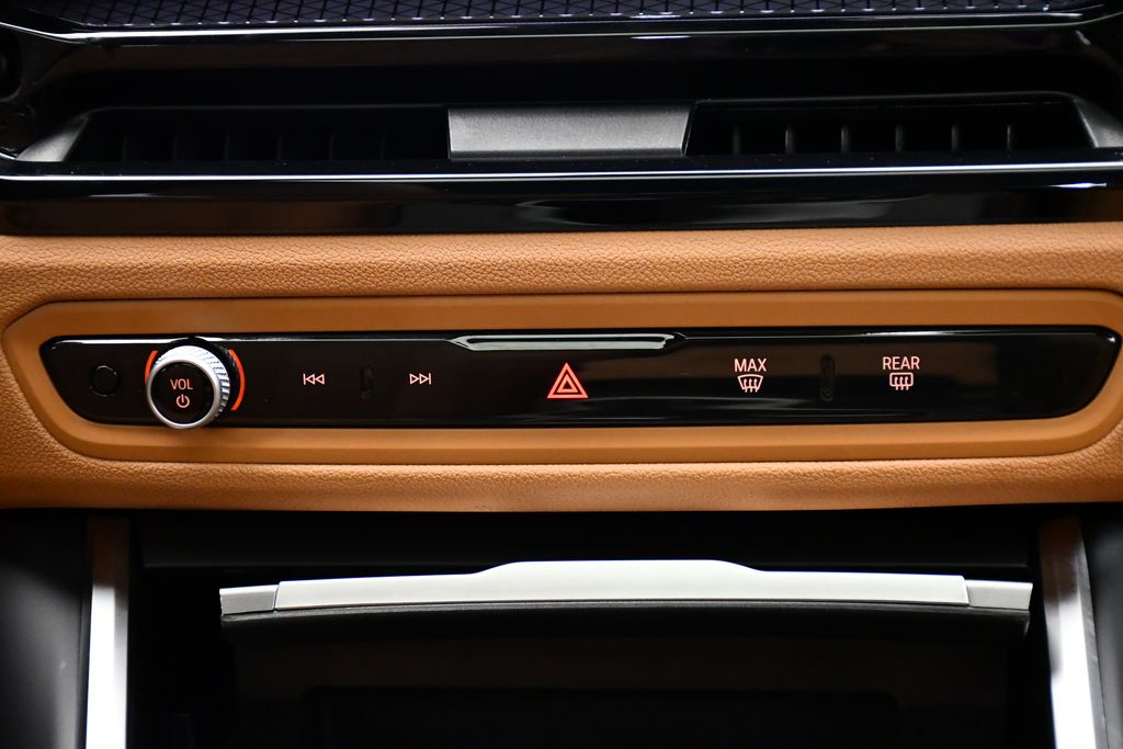 Thumbnail: 2025 BMW 3 Series - 28