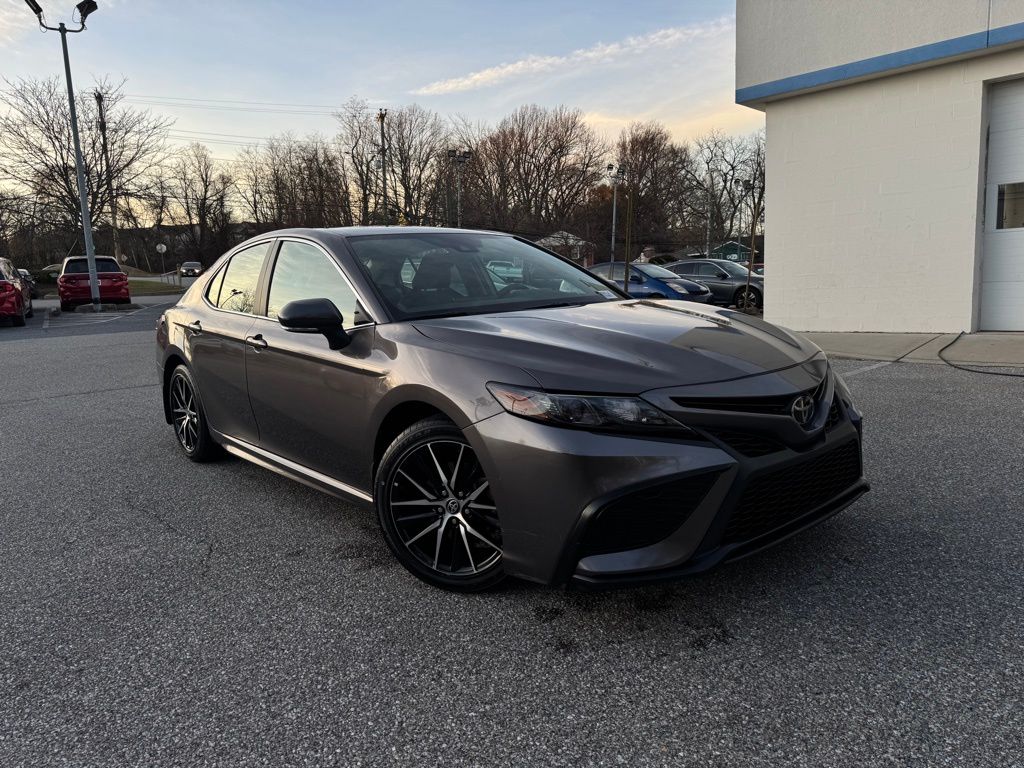 2023 Toyota Camry SE photo 3