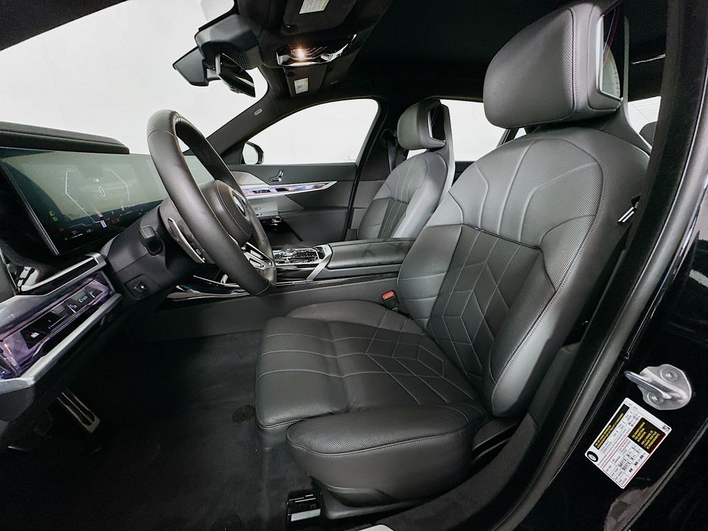 Thumbnail: 2025 BMW 7 Series - 21