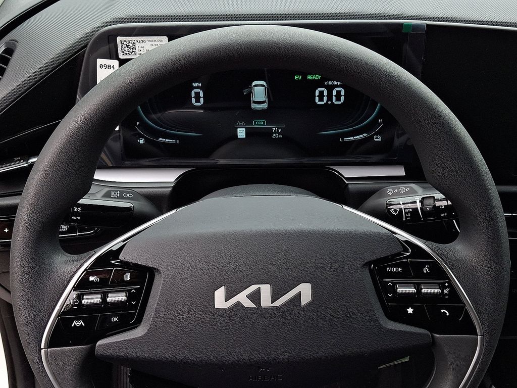 2025 Kia Niro LX - Photo 8