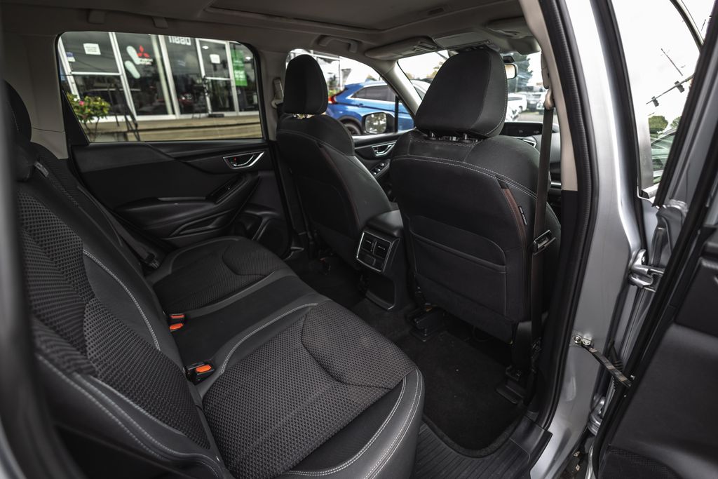 2019 Subaru Forester Premium thumbnail 32