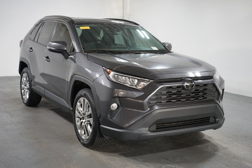 2020 Toyota RAV4 XLE Premium 3