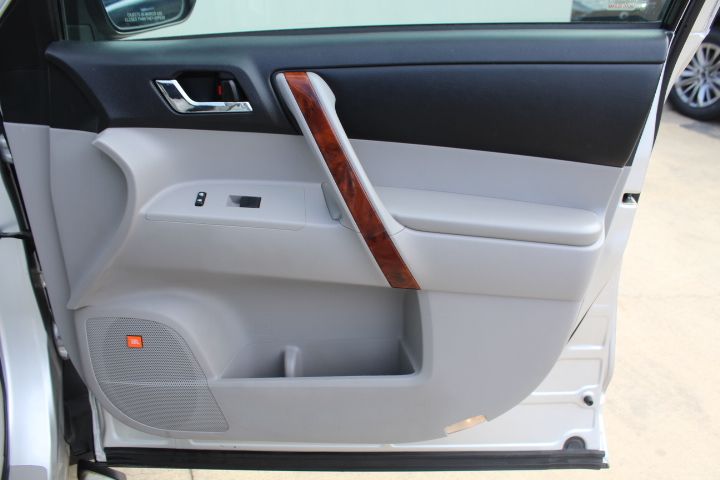 Used Car 2012 Toyota Highlander  Limited For Sale Under $10,000 In Georgetown, Texas