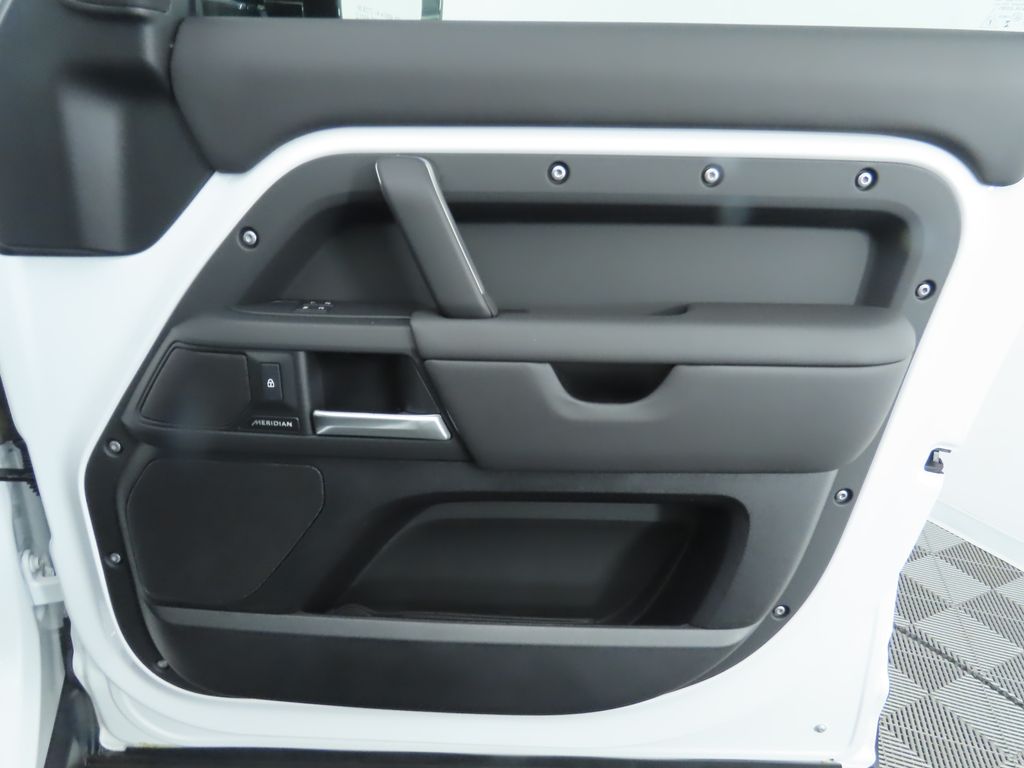 Thumbnail: 2025 Land Rover Defender - 27
