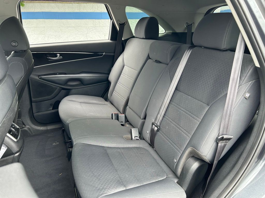 2020 Kia Sorento LX 18