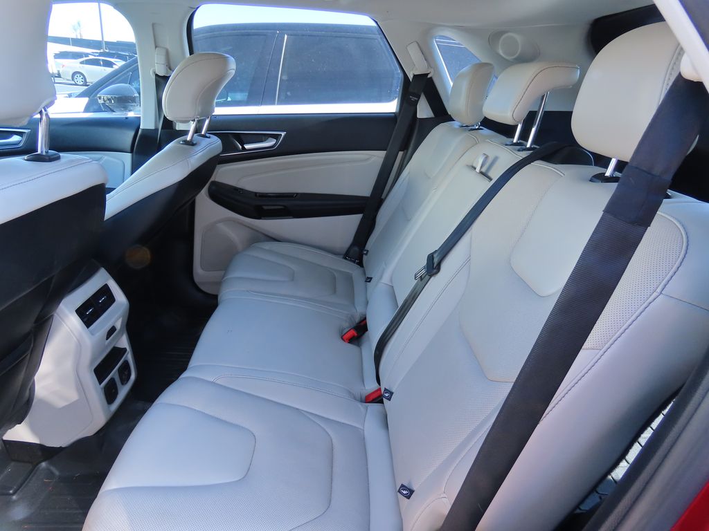 2016 Ford Edge Titanium 10