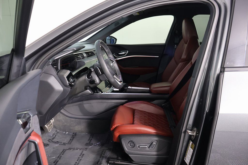 Thumbnail: 2024 Audi SQ8 e-tron - 10