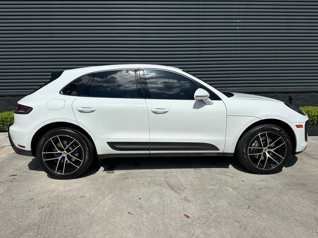 Thumbnail: 2023 Porsche Macan - 10