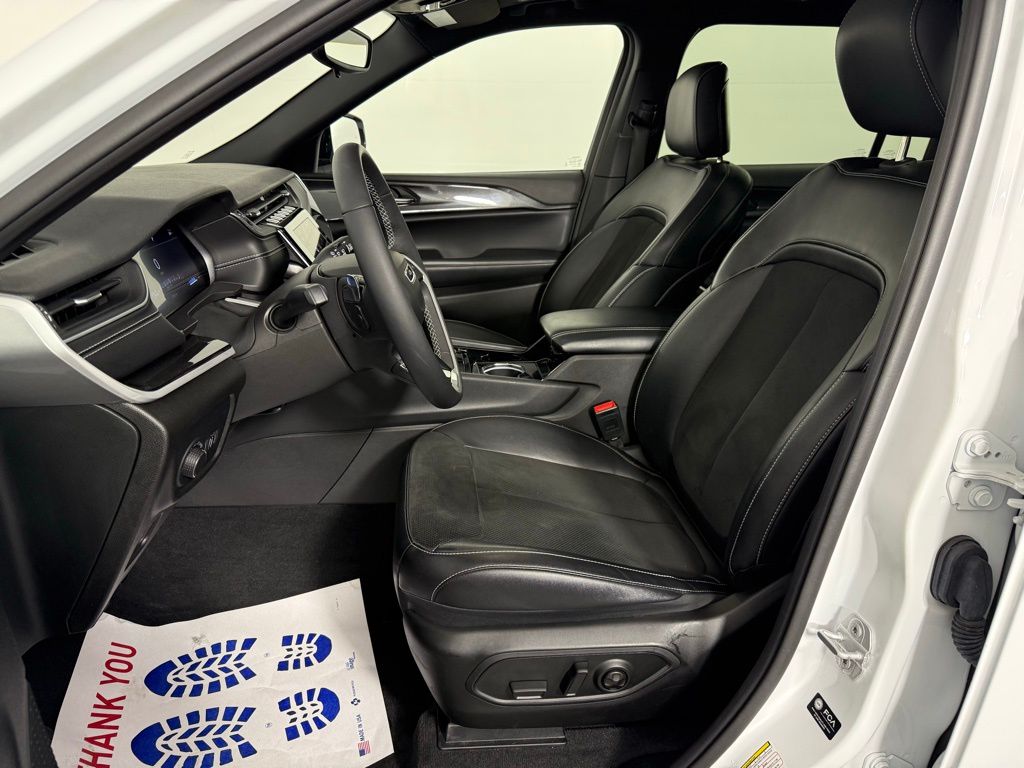 2023 Jeep Grand Cherokee L Altitude 11