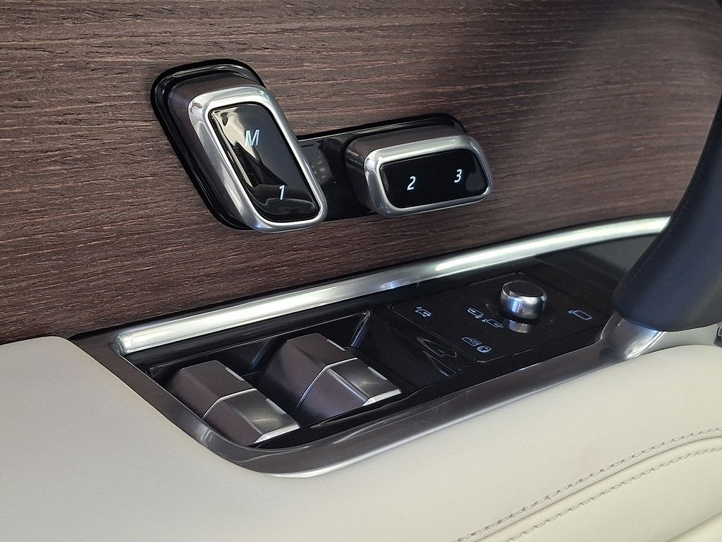 Thumbnail: 2026 Land Rover Range Rover - 19