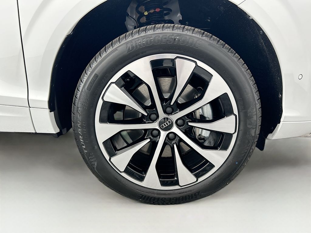 Thumbnail: 2026 Audi Q3 - 32