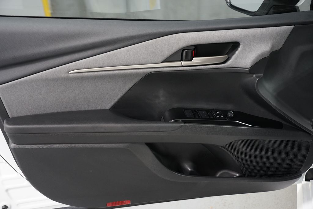 Thumbnail: 2025 Toyota Camry - 30