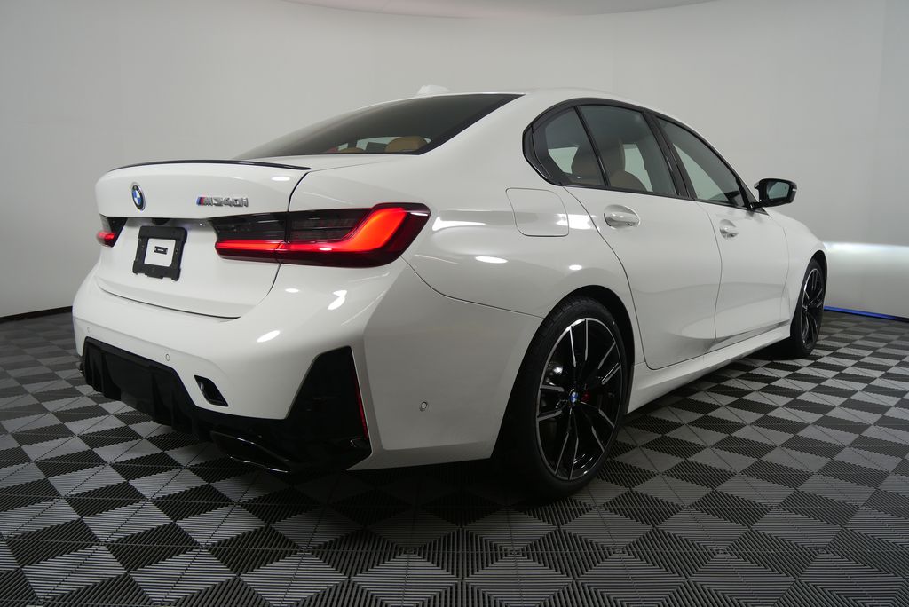 Thumbnail: 2026 BMW 3 Series - 3