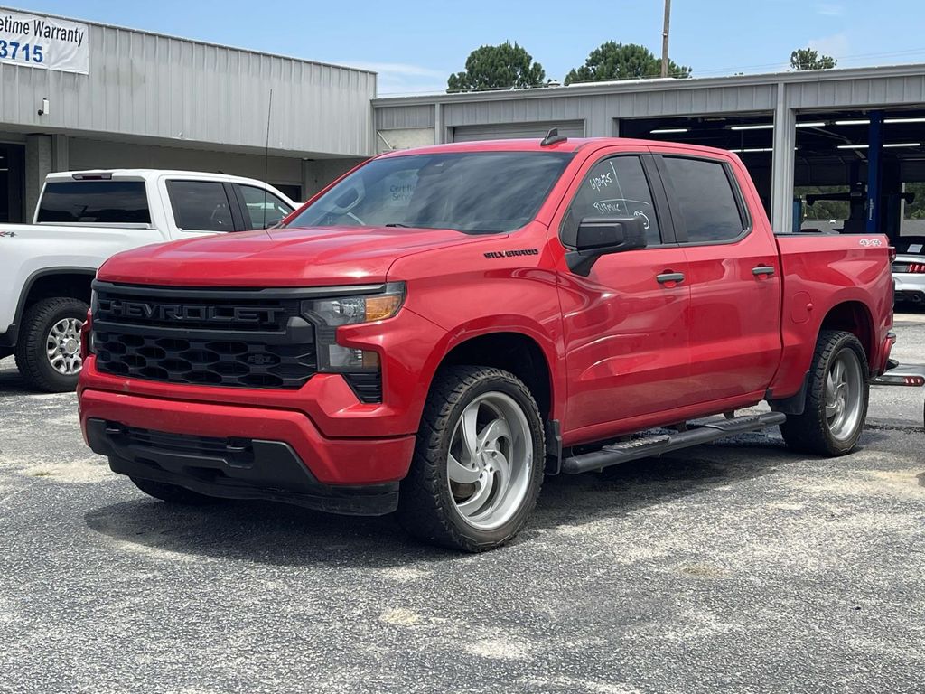 2022 Chevrolet Silverado Custom's photo