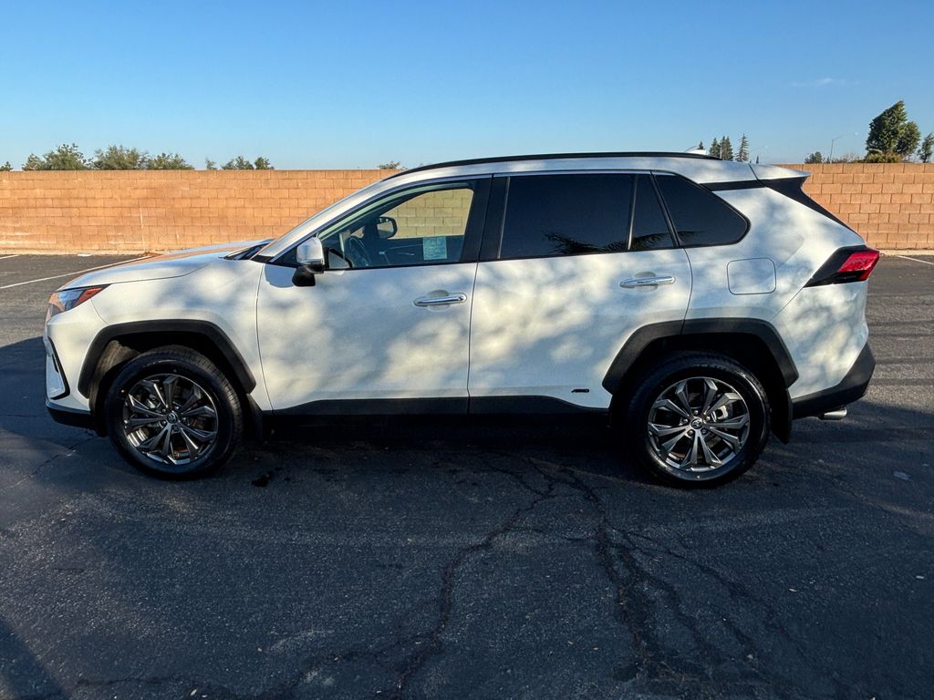 Thumbnail: 2022 Toyota RAV4 - 8